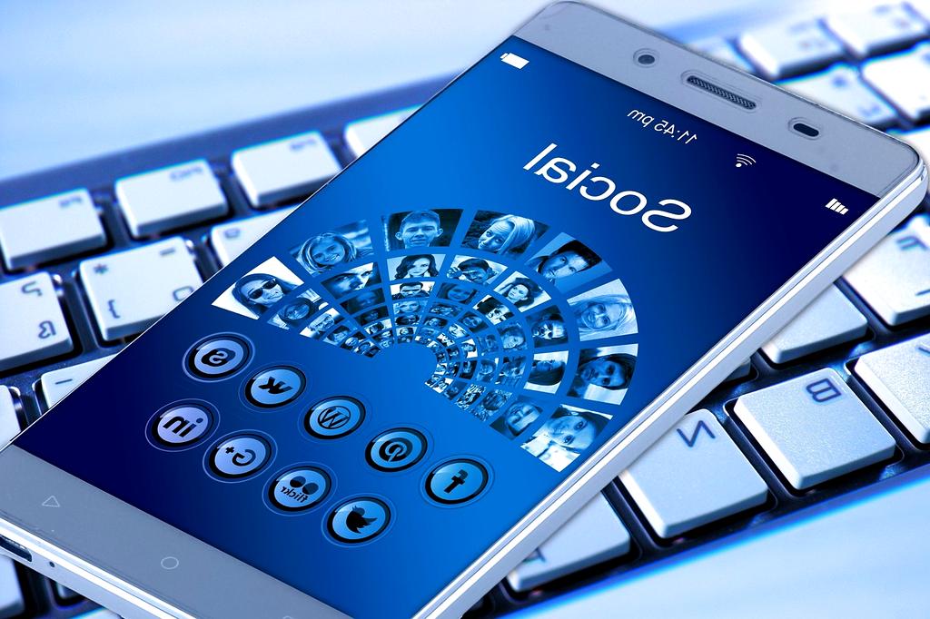 Visualization of quantum neural network architecture with interconnected qubits and data flow patterns